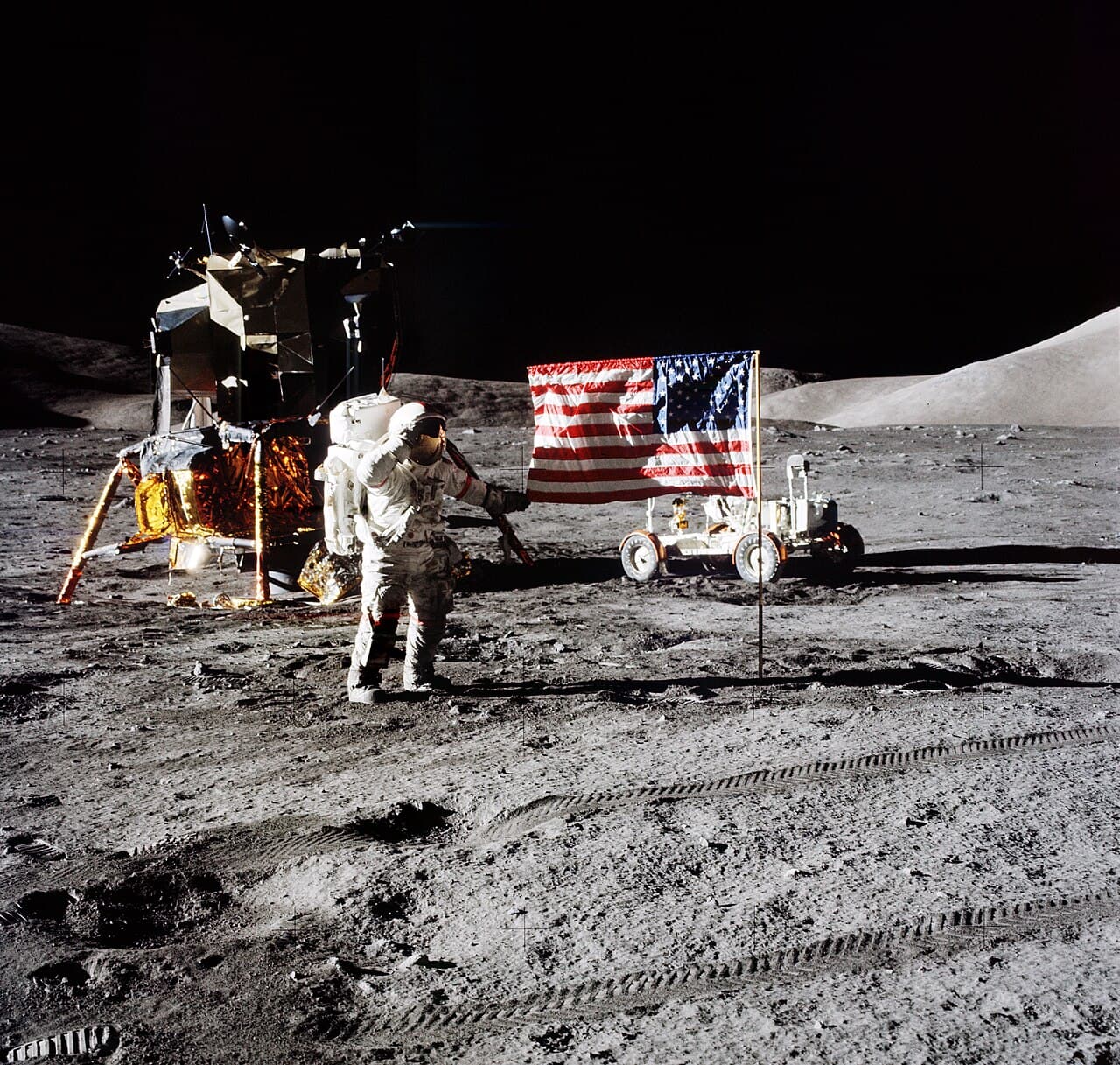 Apollo 17 görevi sırasında Ay yüzeyindeki Eugene Cernan